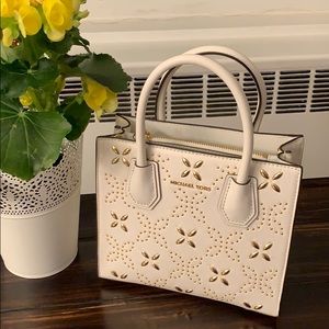 Michael Kors Mercer Messenger Flora Stud bag
